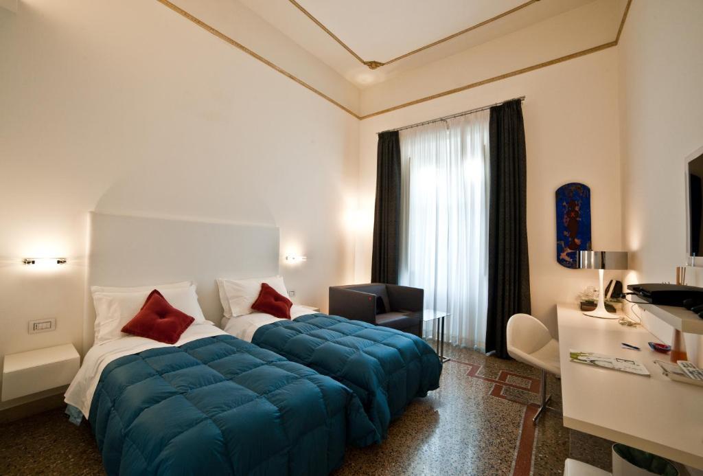 לינה וארוחת בוקר רג'יו די קאלאבריה Town House Cavour חדר תמונה