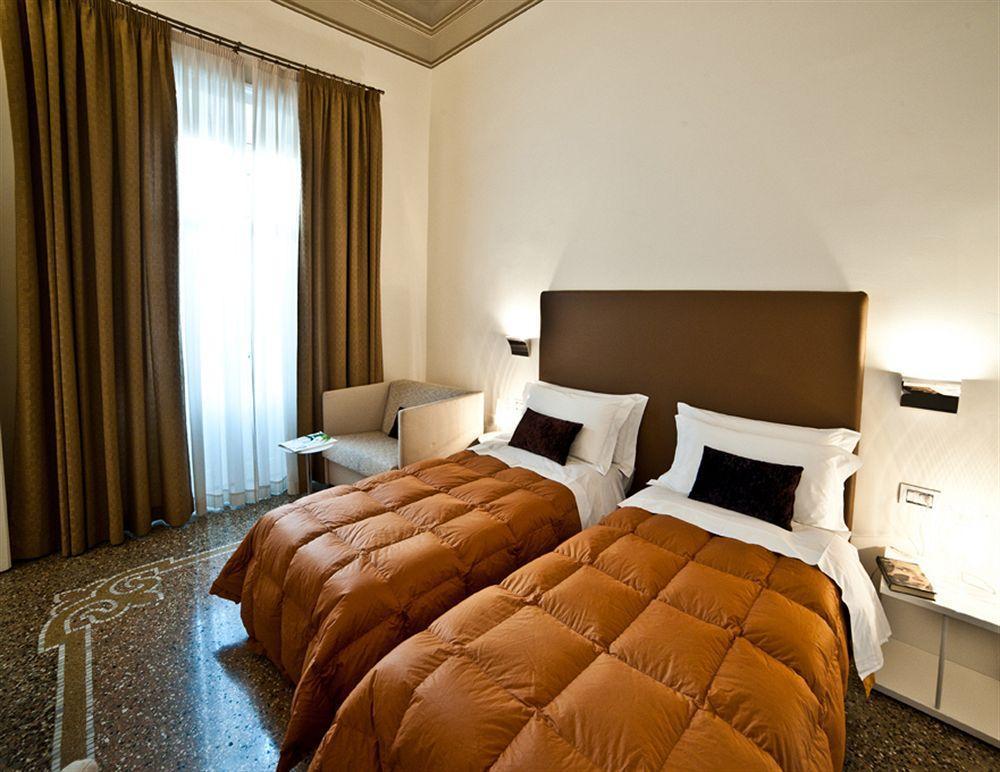 לינה וארוחת בוקר רג'יו די קאלאבריה Town House Cavour מראה חיצוני תמונה