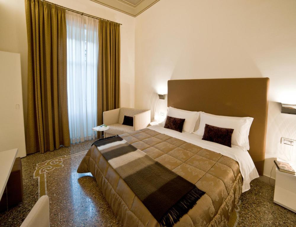 לינה וארוחת בוקר רג'יו די קאלאבריה Town House Cavour חדר תמונה