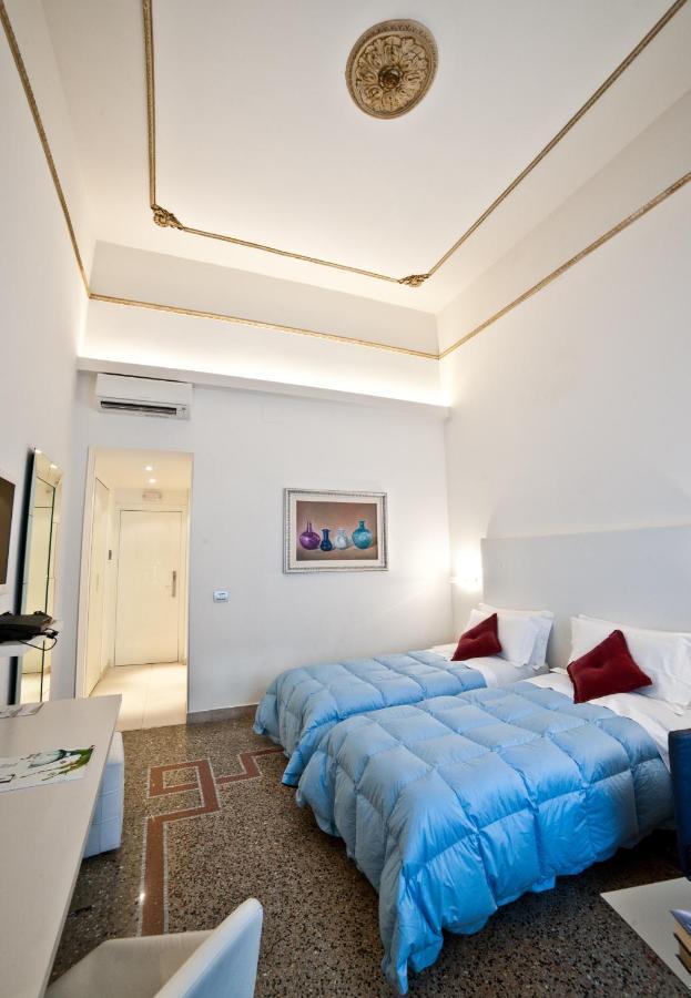 לינה וארוחת בוקר רג'יו די קאלאבריה Town House Cavour חדר תמונה